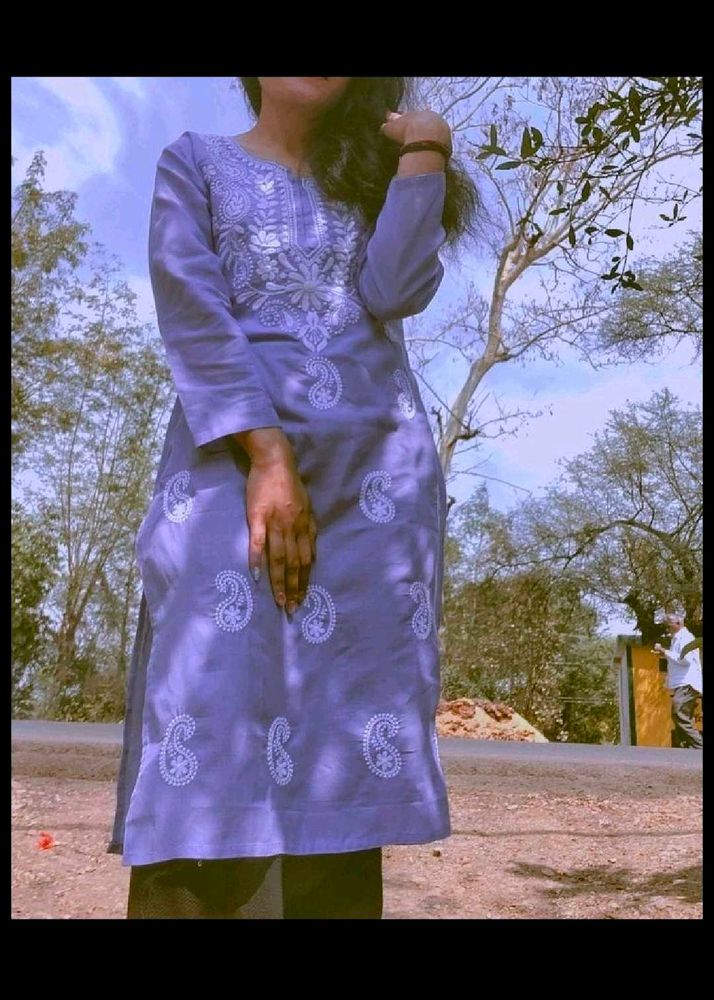 Beautiful Embroidered Kurta no inar
