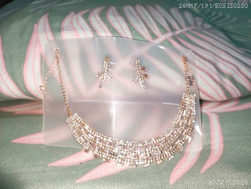Stunning Gemstone Necklace &amp; Earring Set