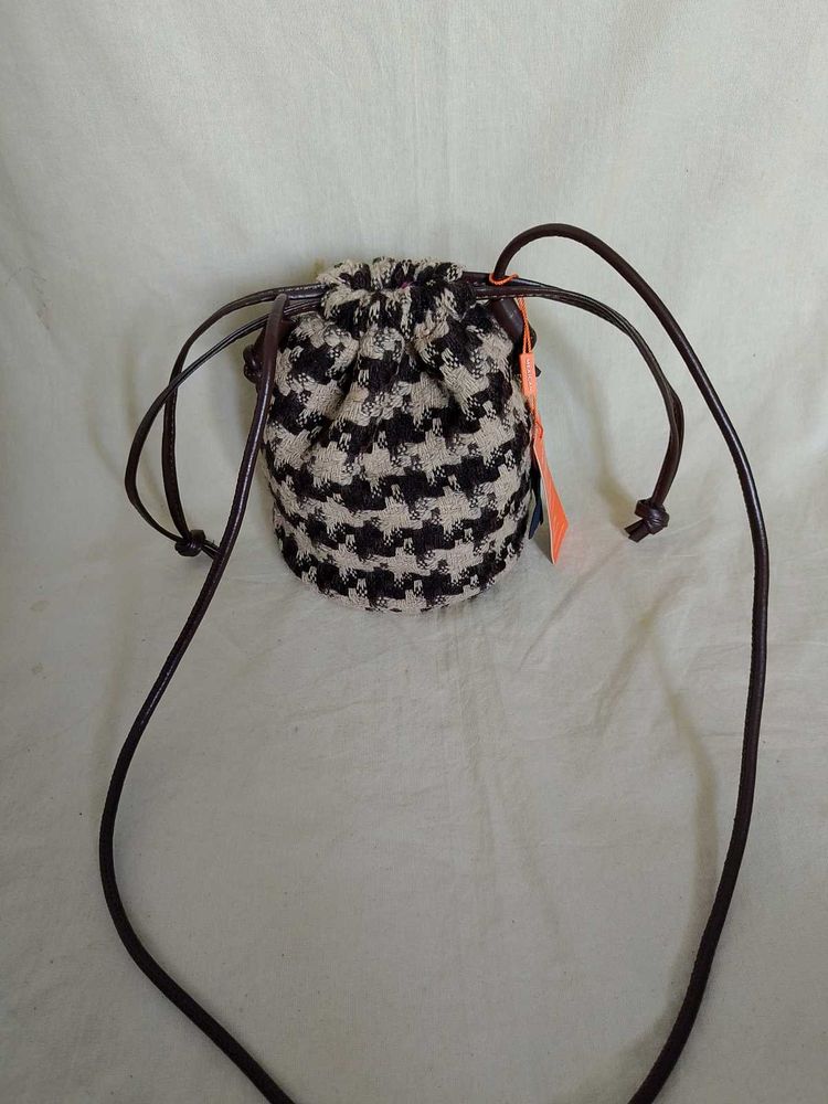 Chic Houndstooth Drawstring Bag