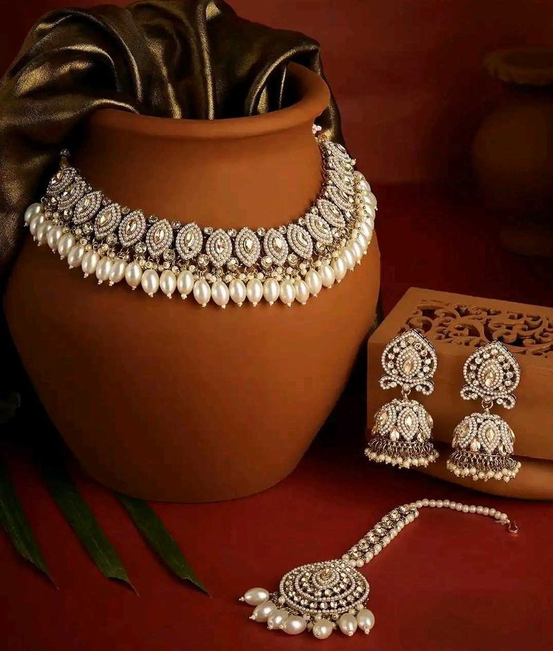 Exquisite Pearl and Kundan Jewellery Set