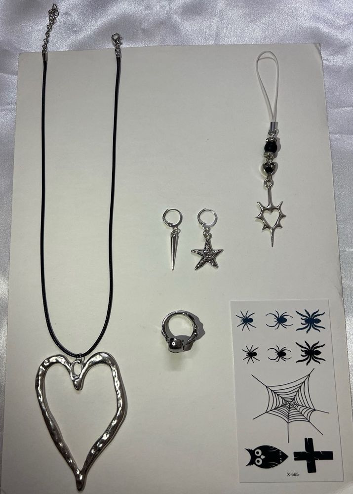 Gothic Heart Necklace &amp; Charm Set