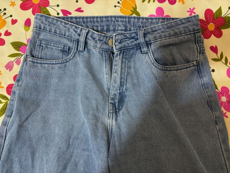 Light Washed Wide Leg Jeans 👖