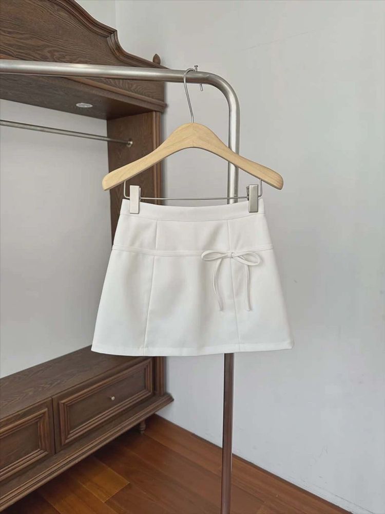Cute White Skirt with Bow Detail