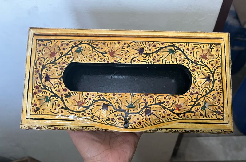 Wooden tissue paper holder