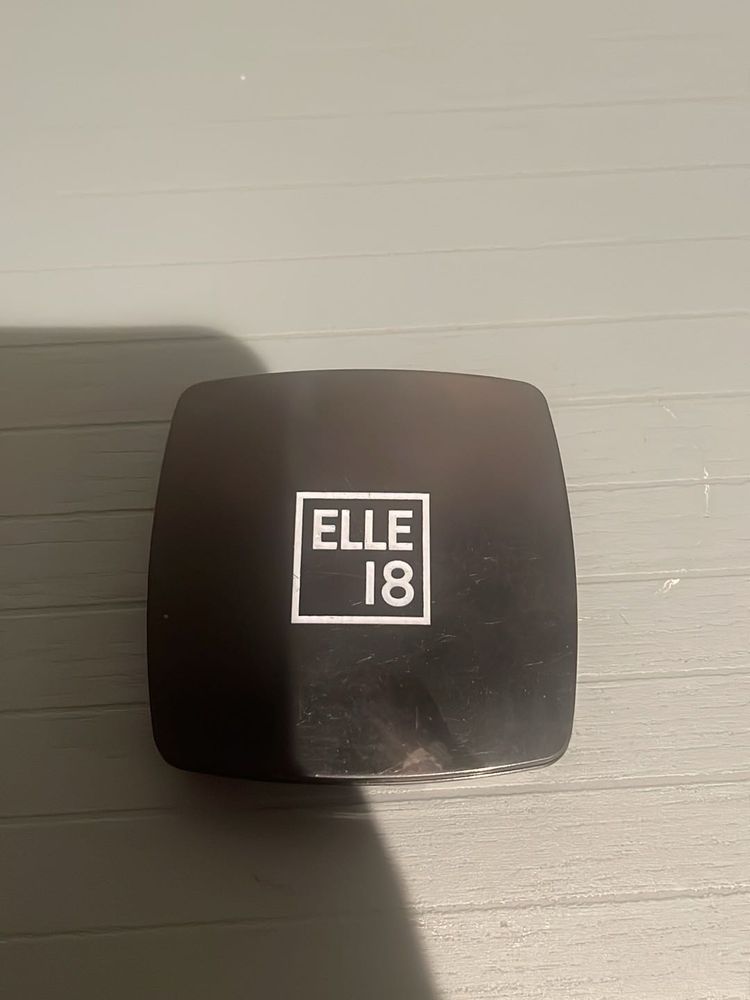 ELLE 18 Compact Powder