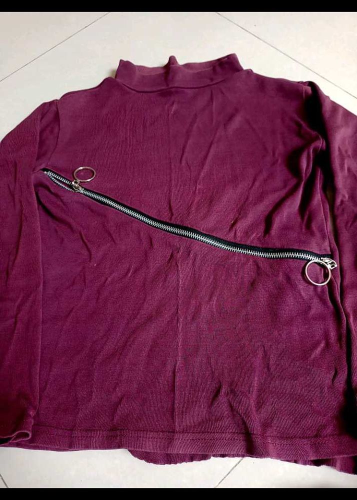 Chic Maroon Zipper Turtleneck Top