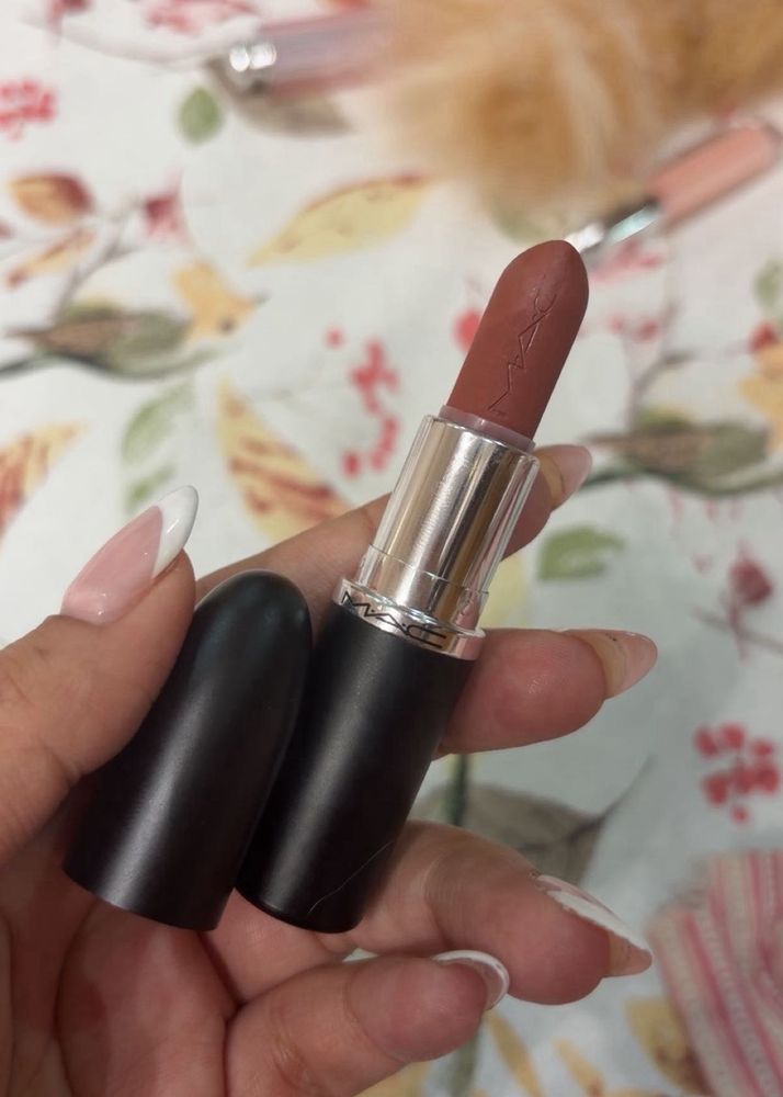 MAC Lipstick - Classic Nude Shade