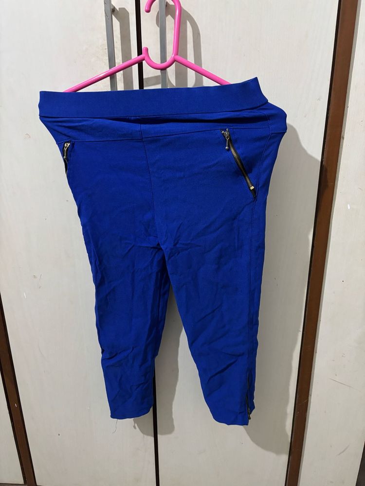 Blue Zipper Accent Capri Leggings