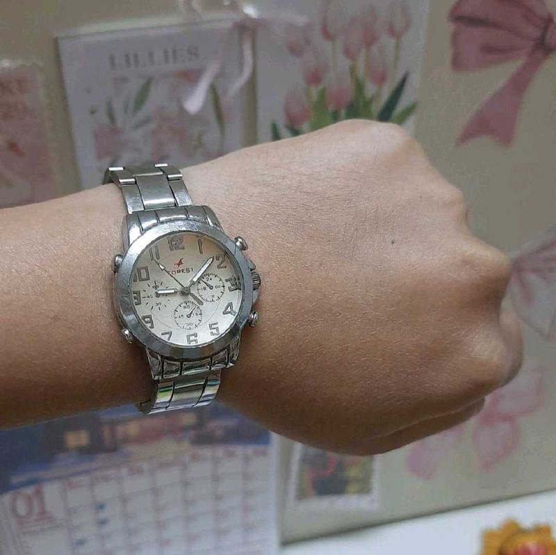 Silver Forest Analog Wrist Watch ⌚