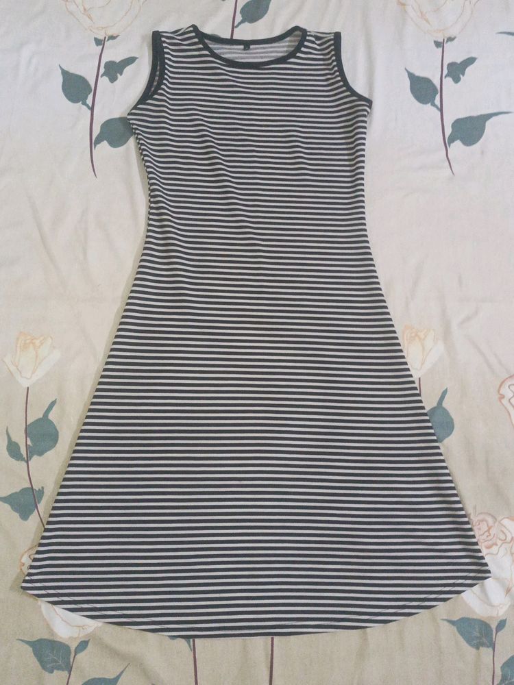 Sleeveless Black-n-white Striped A-line Dress