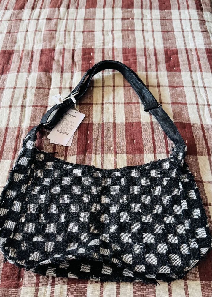 solid bucket shoulder bag