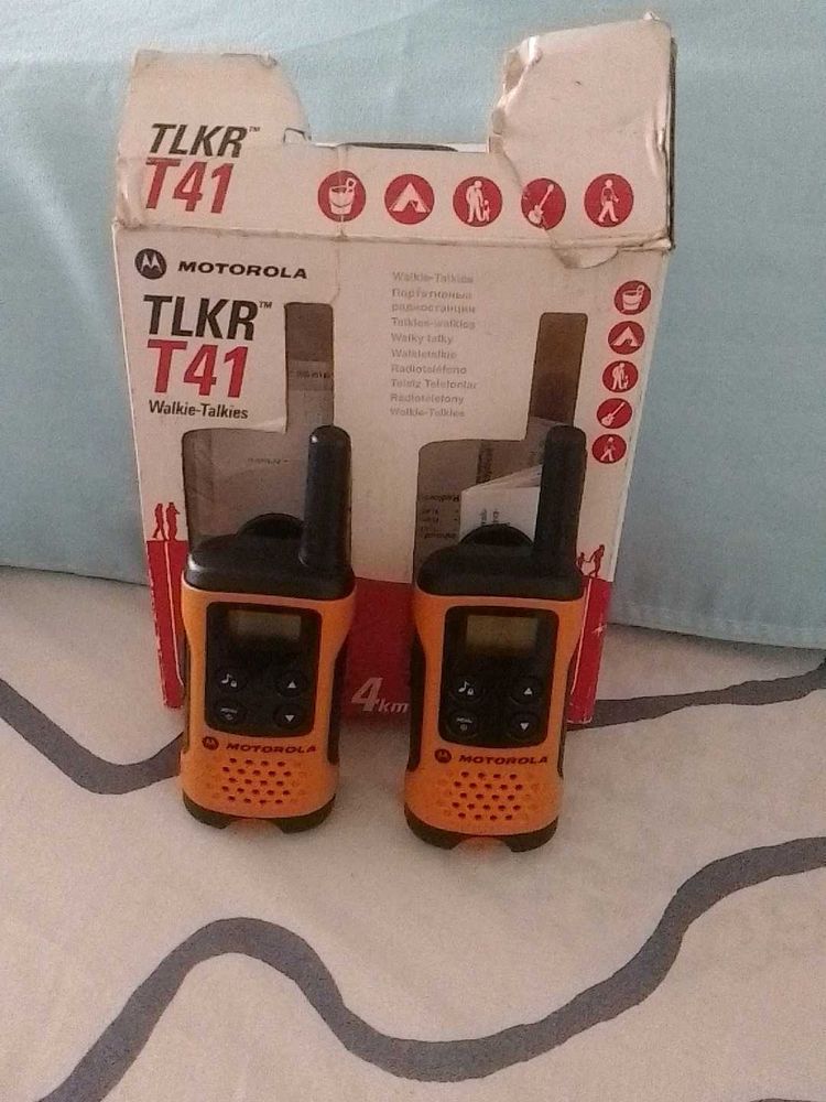 Motorola TLKR T41 Walkie-Talkies (Pair)