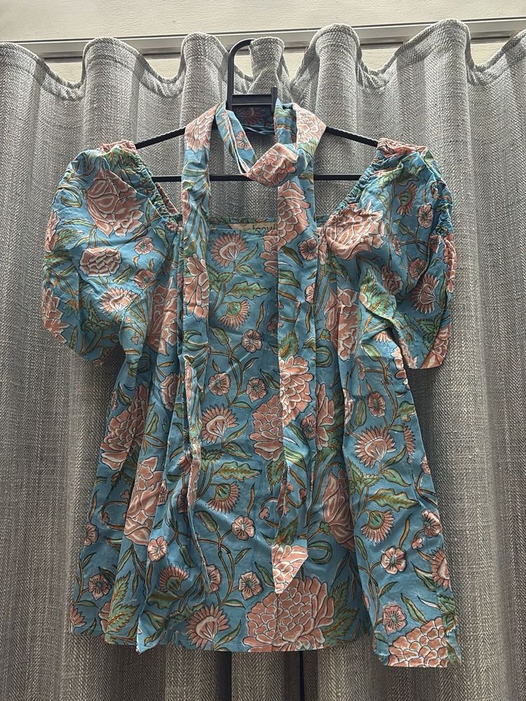 TAAVI S Blue Floral Print Top with scraf