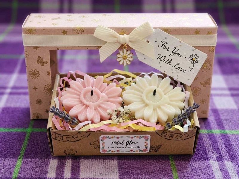 set of 2 Daisy Flower Scented Candles with free su