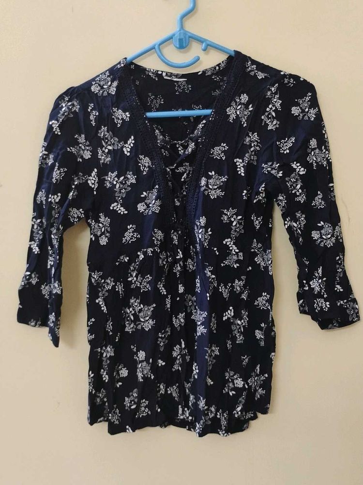 Floral Print Lace-Up V-Neck Top