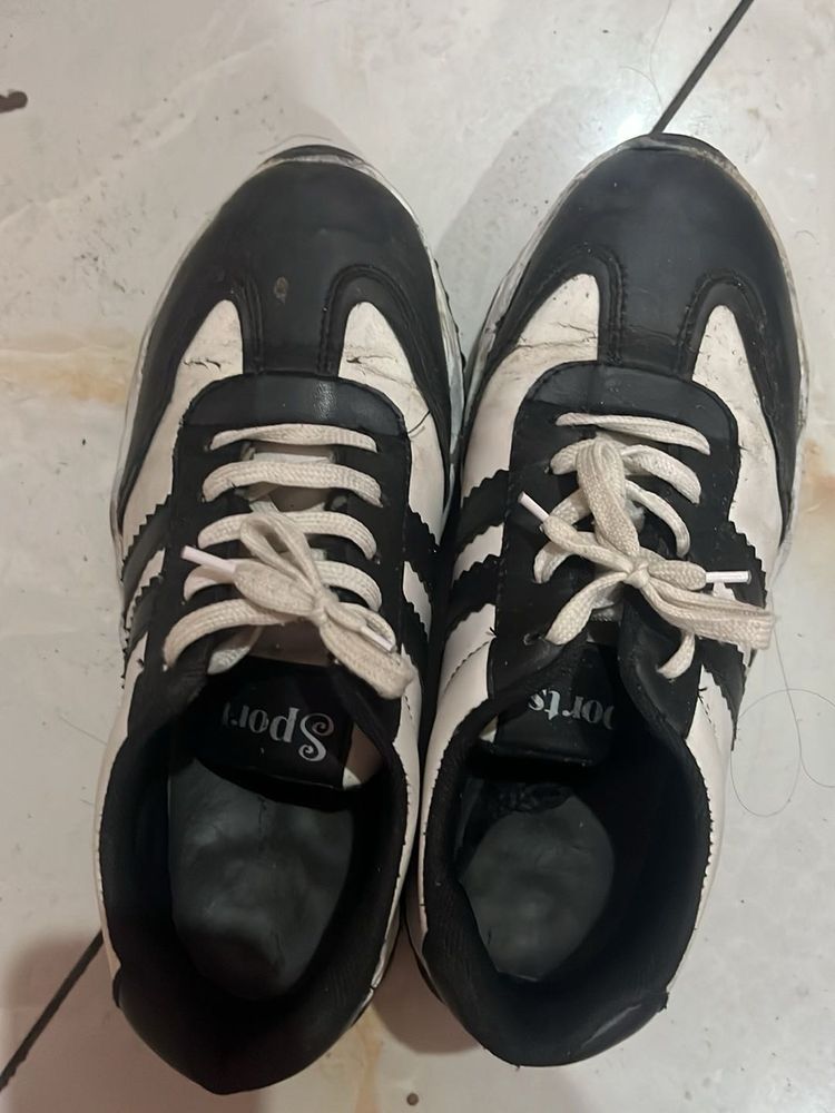 Men's Black &amp; White Sport Shoes