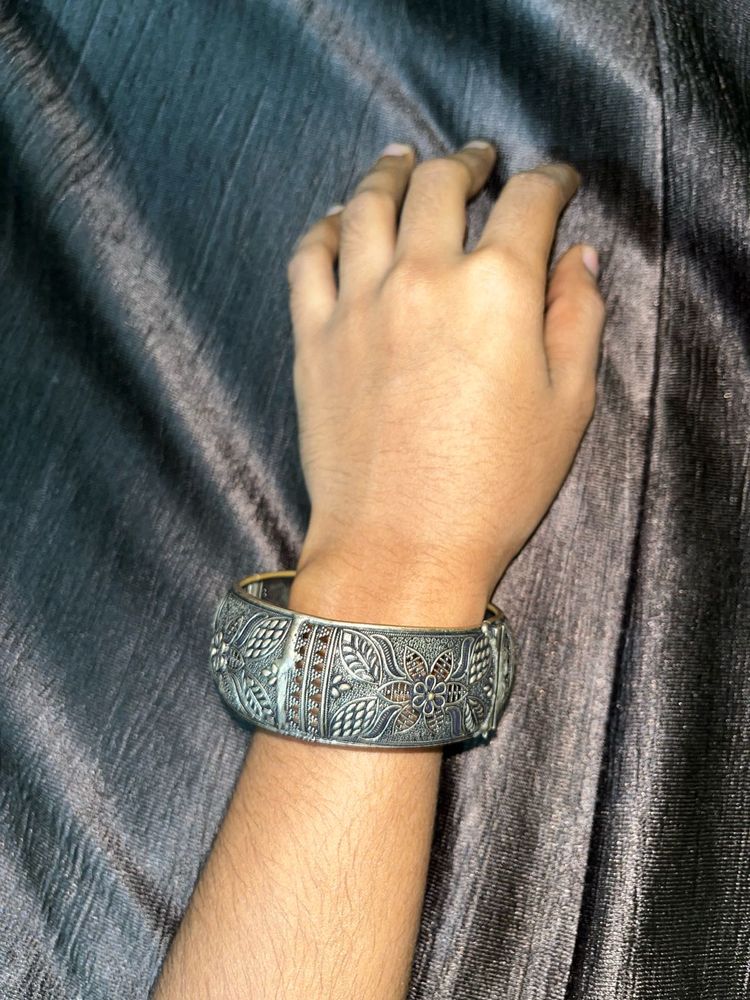 SILVER oxidized bangle