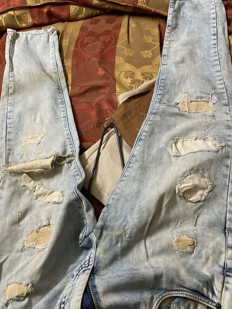 Light Wash Ripped Jeans