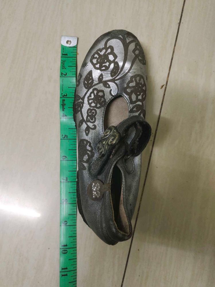 Girls' Metallic Silver shoes with Floral Pattern