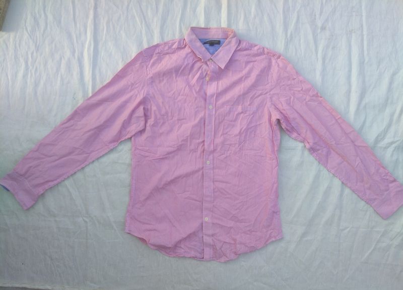 Banana Republic Branded Shirt 👕