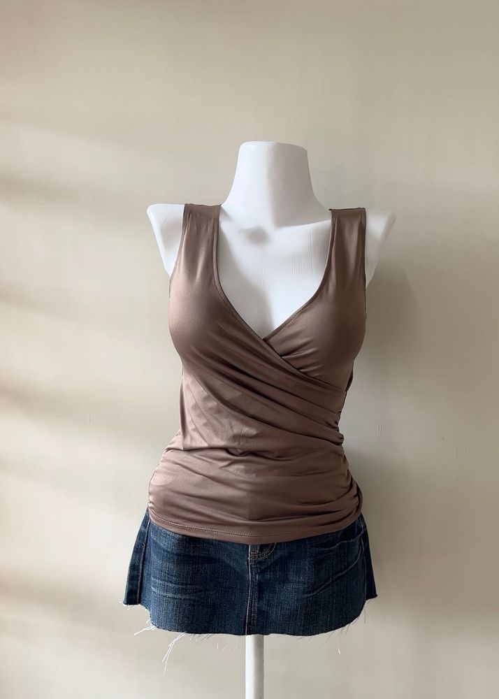 dark greyish olive color top