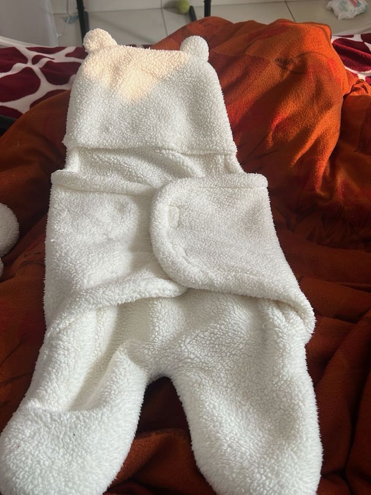 Adorable Bear Hooded Baby Blanket