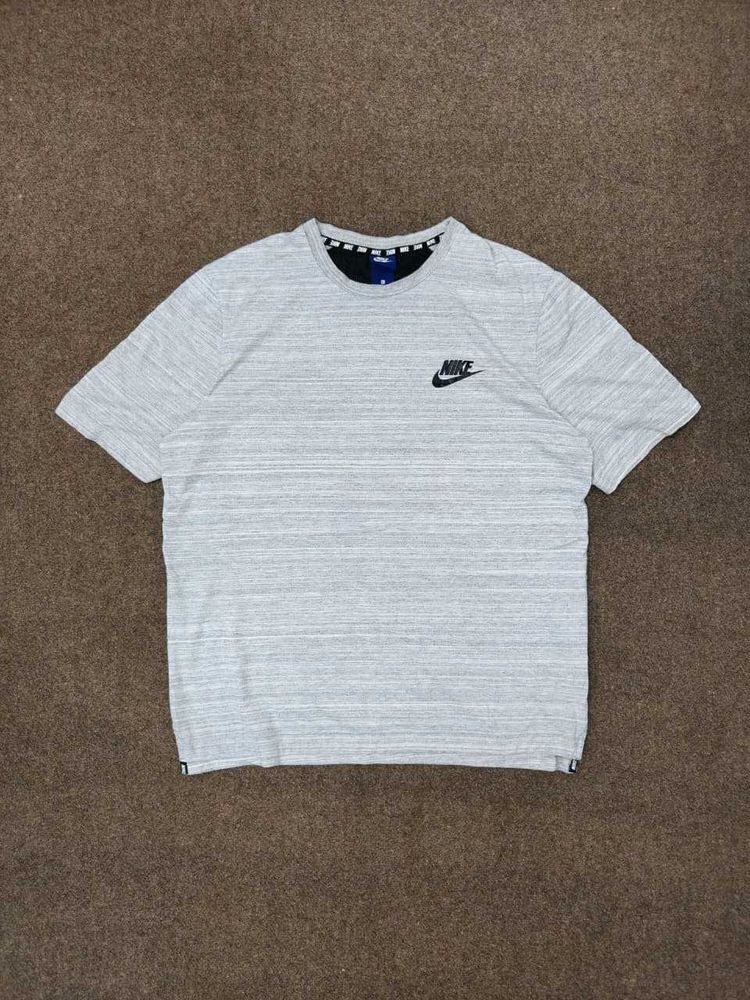 Nike Men's Grey Striped T-Shirt