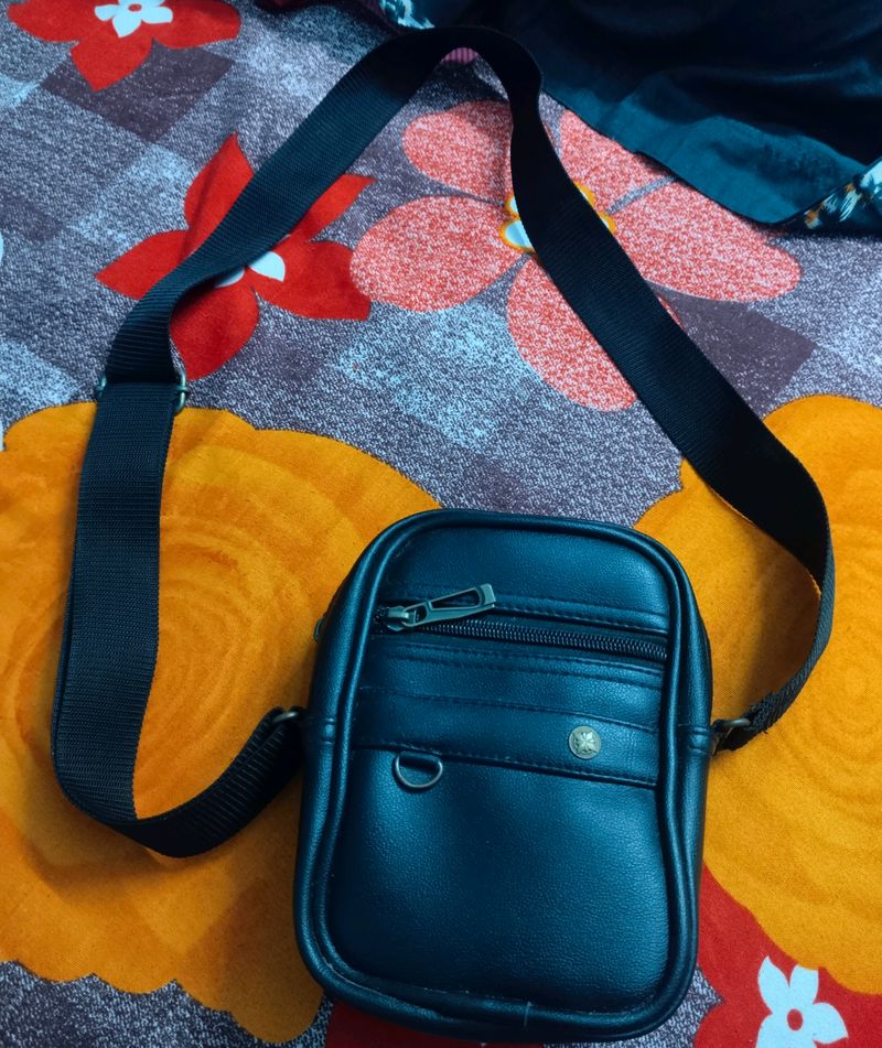 Unisex Sling Bag At Good Condition Black Colour