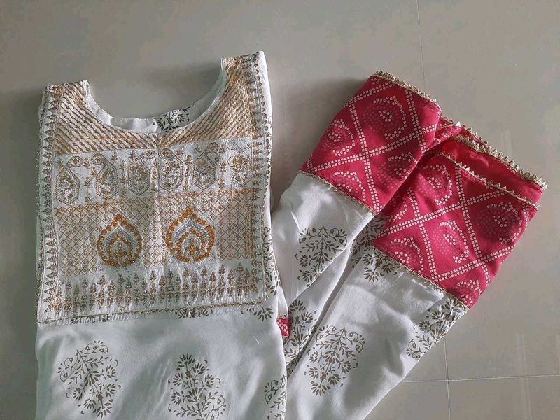 Women Printed and Embroidery Rayon Anarkali Kurta