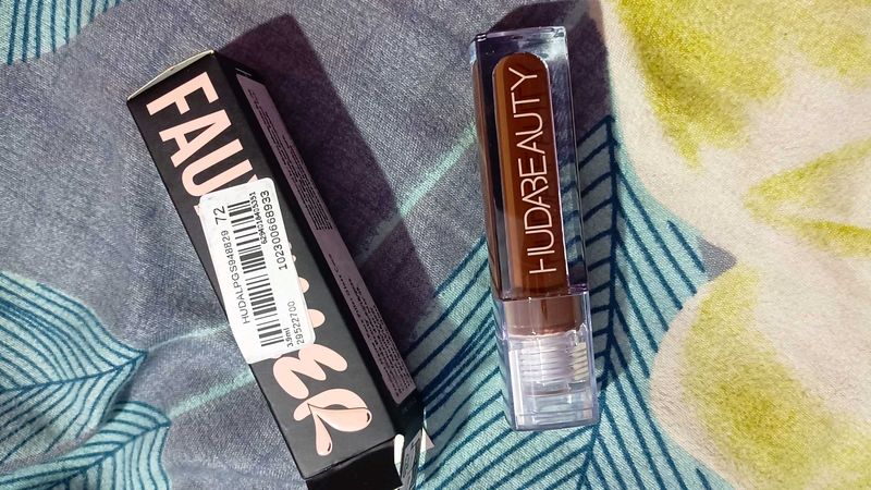 Huda Beauty faux filler lip gloss