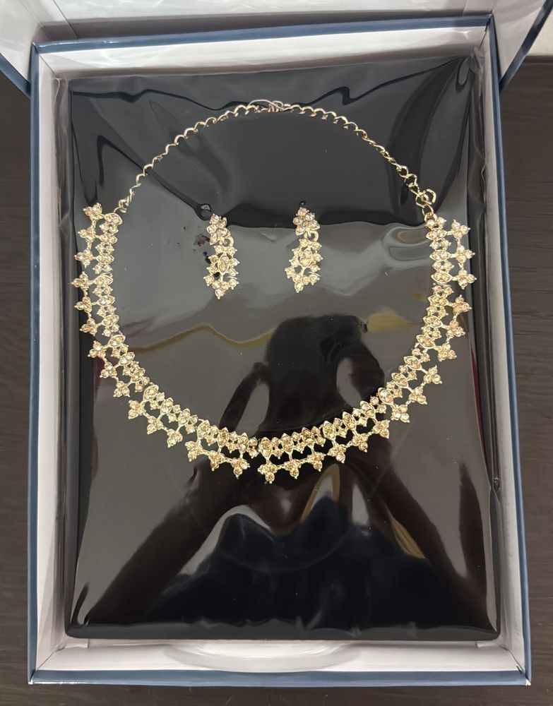 Sparkling Necklace and Earring Set