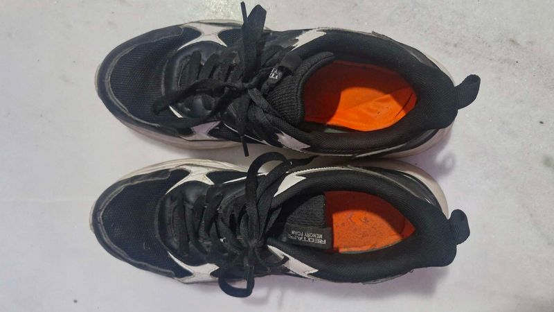 Red Tape sports shoes