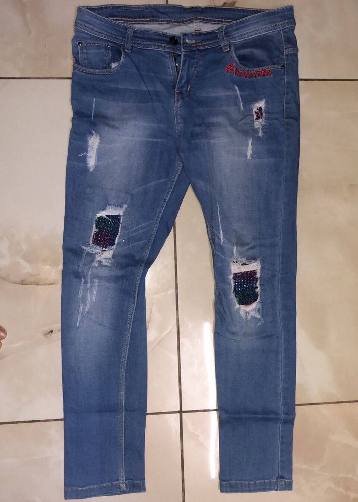 Narrow Jean With Cuts👖🪡