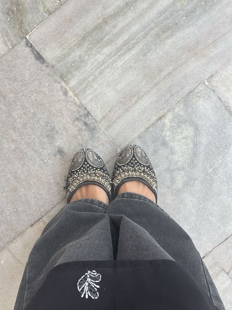 Embellished Jutti Flats