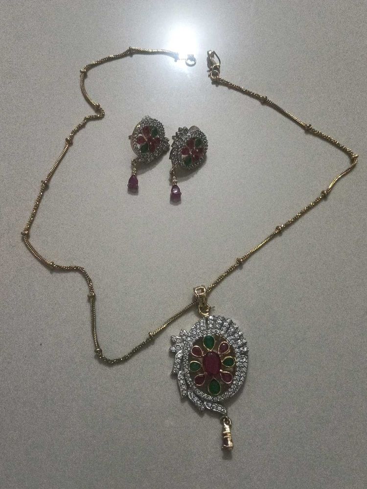 Tanishq pendal butti chen set