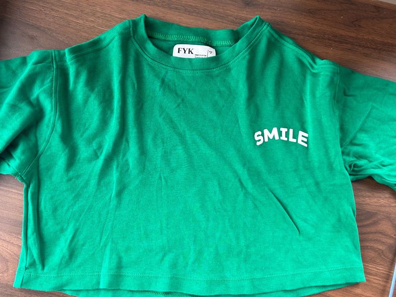 Green cropped tshirt