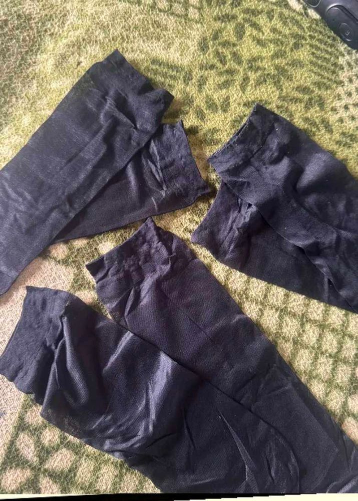 22 pairs socks