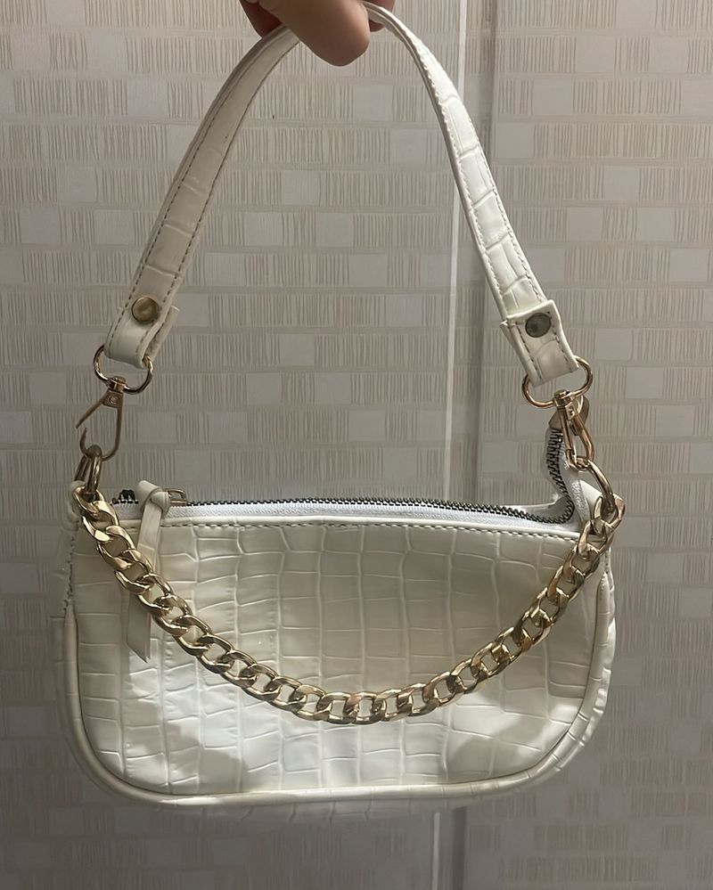 Chained SlingBag👌🏻SALE