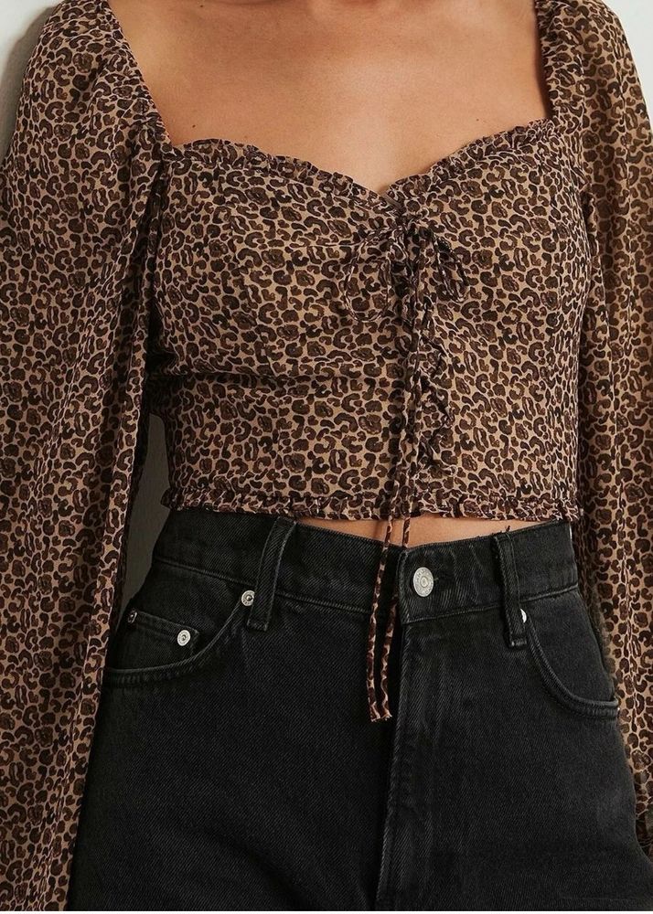 Chic Leopard Print Ruched Top