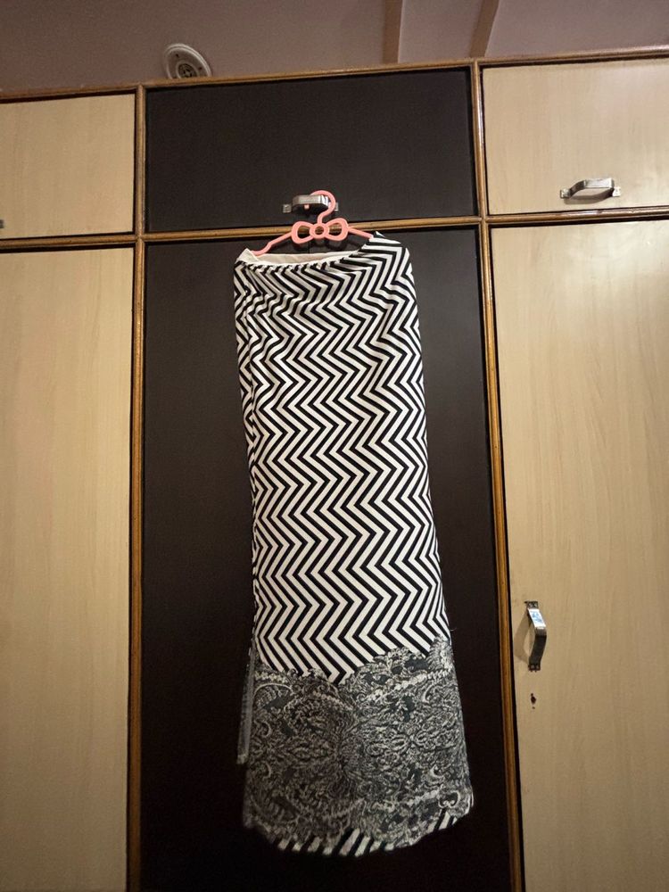 Stylish Black &amp; White Zigzag Skirt