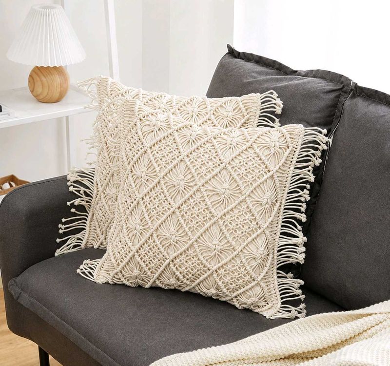 ❣️✨2 Pack Beautiful Embroidered cushion covers