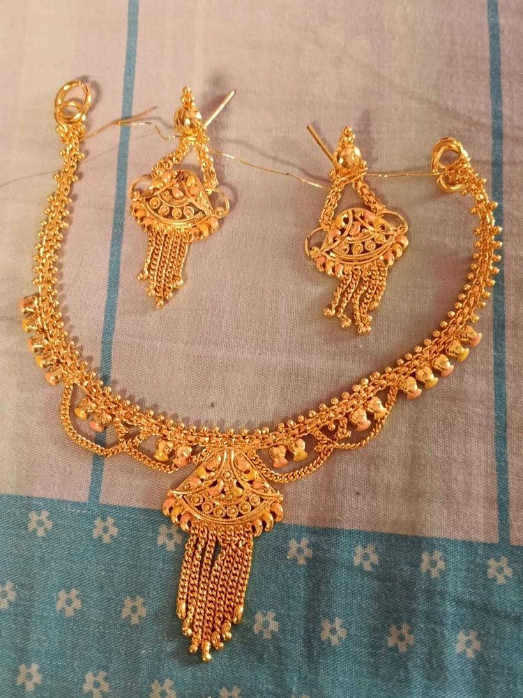 Elegant Golden Necklace &amp; Earring Set