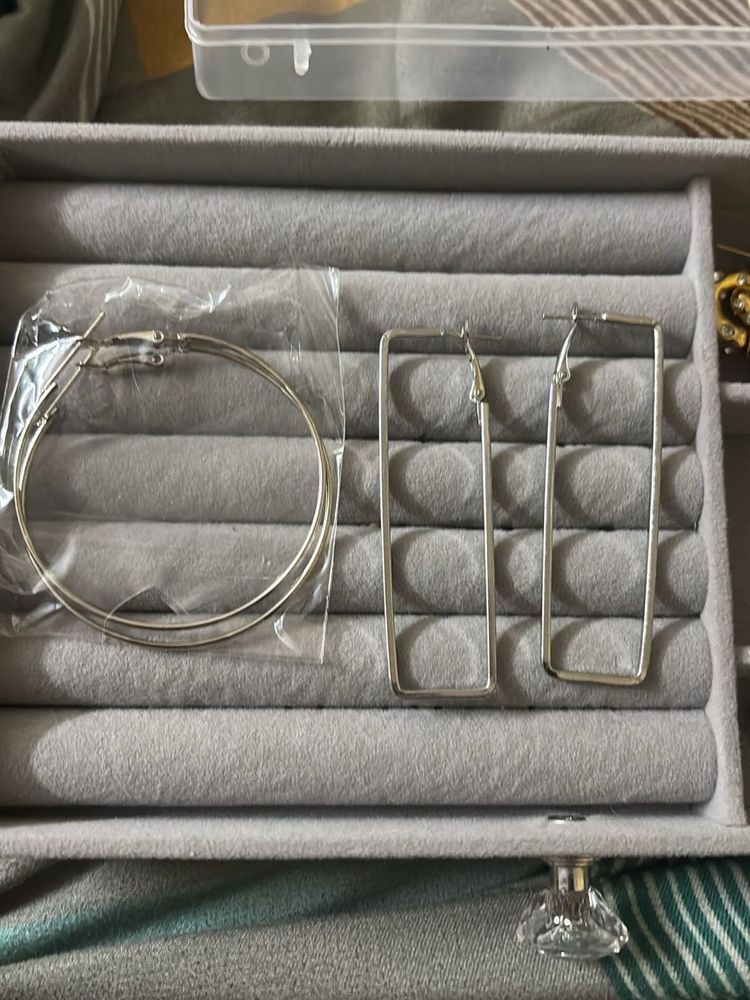 set of 2 hoops earrings