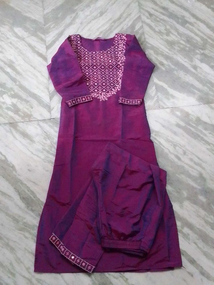 Elegant Purple Kurta Set with Embroidery