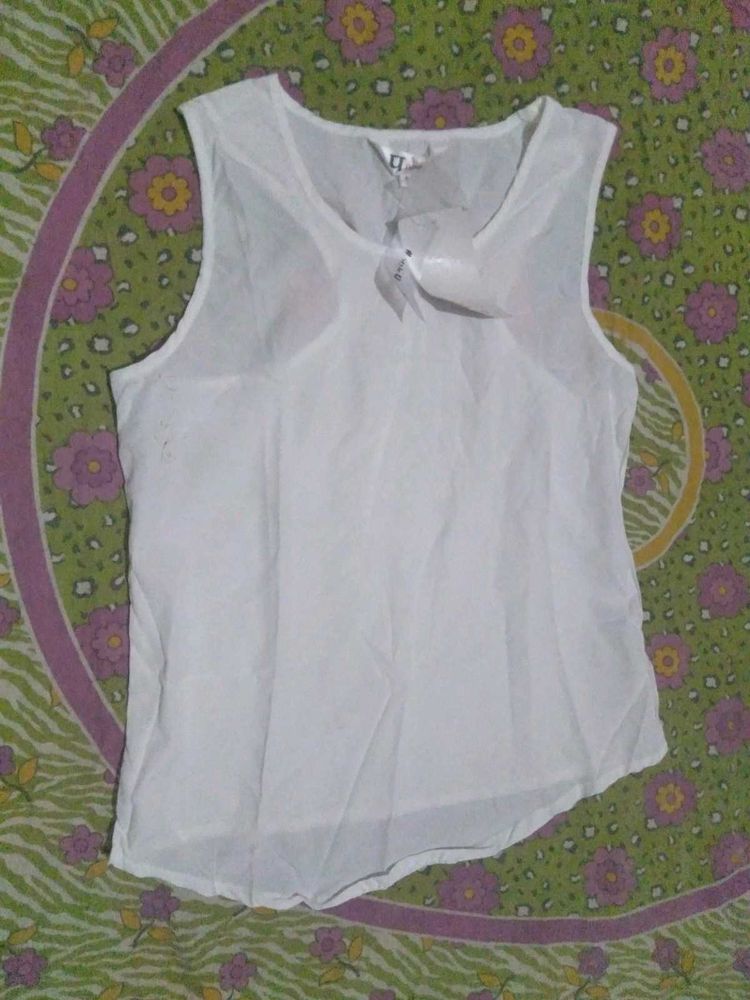 Chic White Sleeveless Top