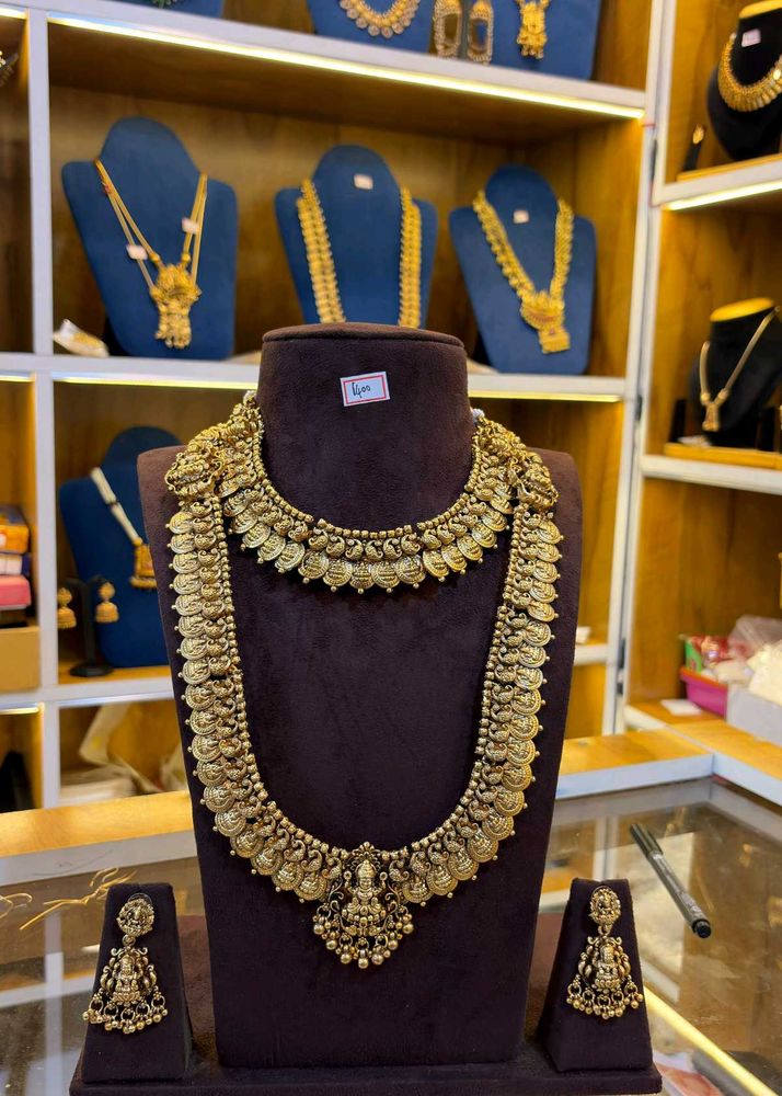Antique Gold Finish Necklace Set