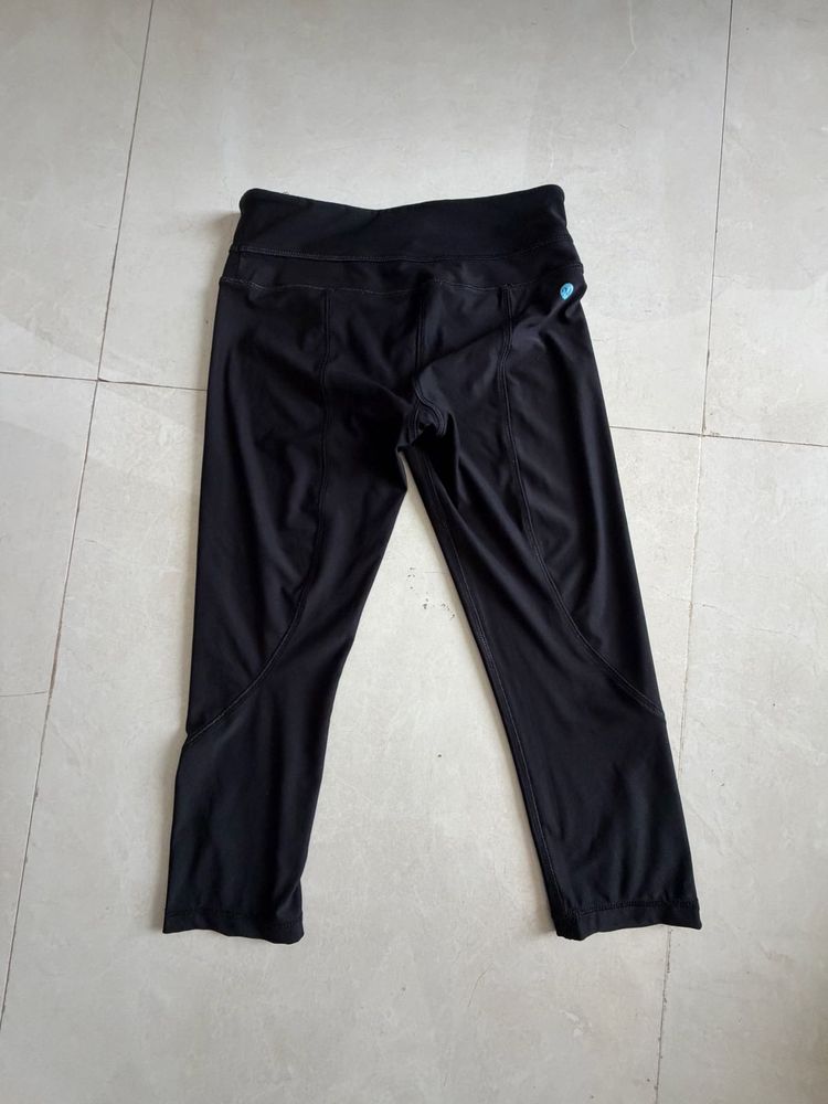 Black workout leggings