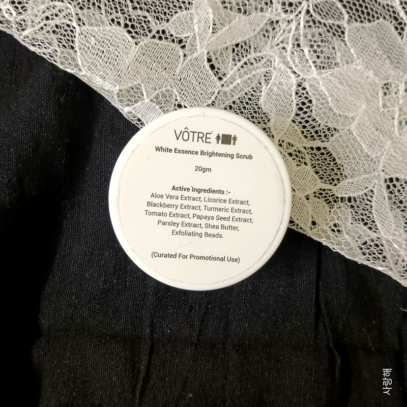 VOTRE White Essence Brightening Scrub (20gm)