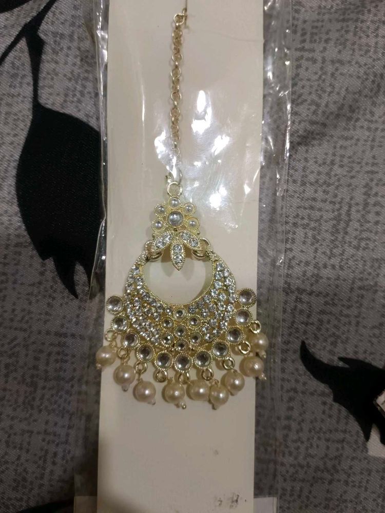 Elegant Pearl &amp; Crystal Maangtika