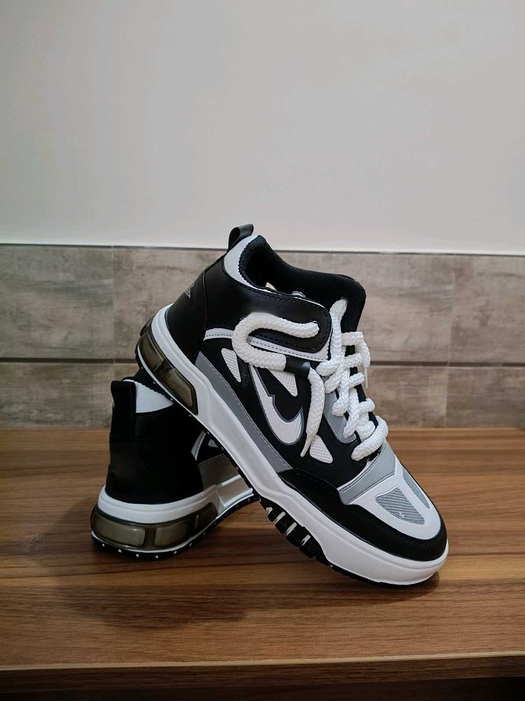 Stylish Black &amp; White Sneakers